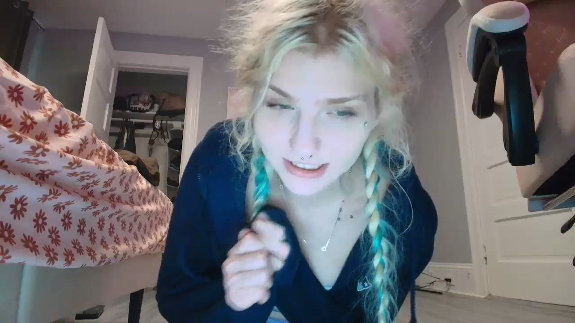 Gallery image thumbnail from DuckChan0's myfreecams stream on, 09/25/2025, 19:12 image 2 of 20