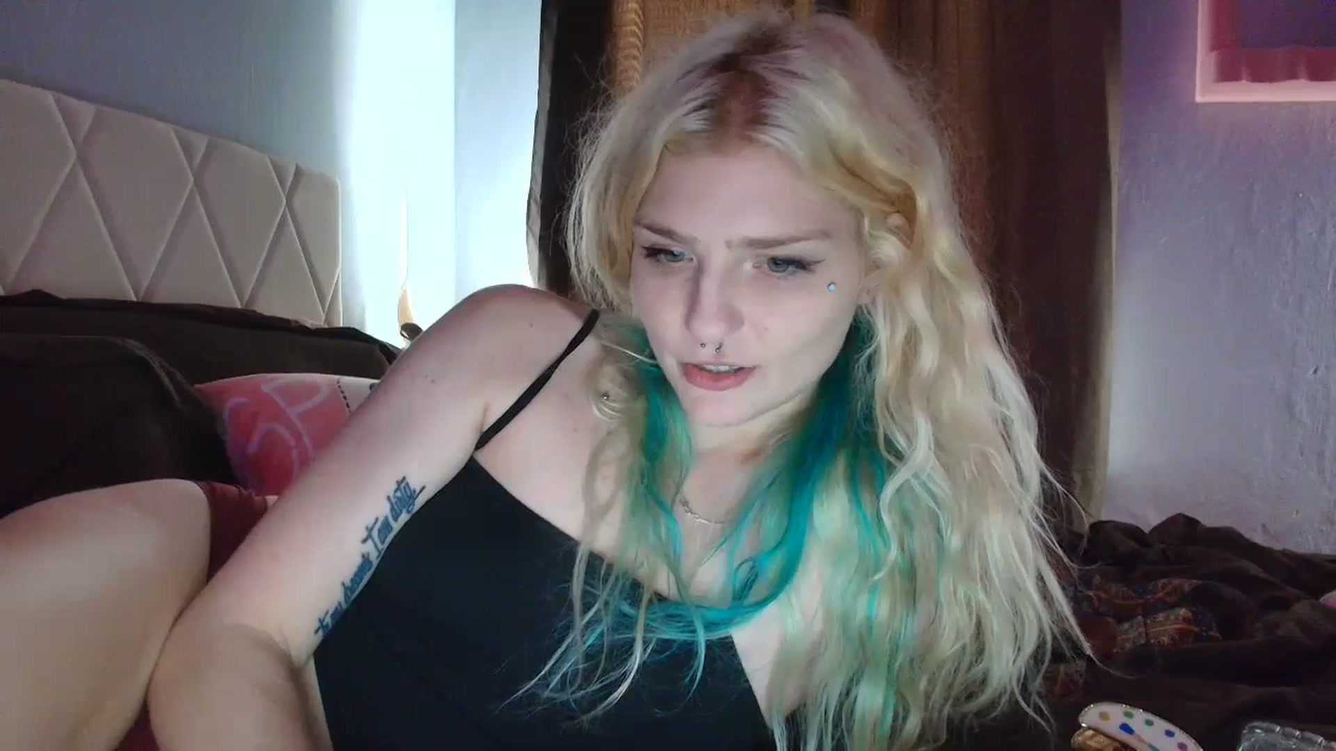 Gallery image thumbnail from DuckChan0's myfreecams stream on, 09/26/2025, 15:43 image 20 of 20