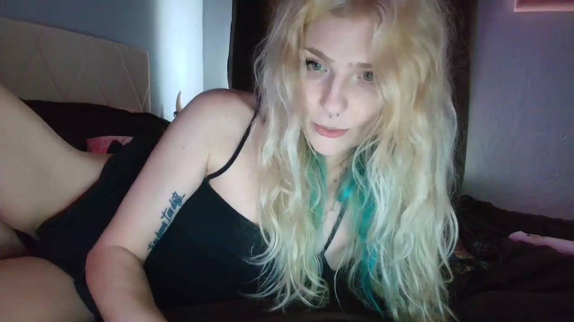 Gallery image thumbnail from DuckChan0's myfreecams stream on, 09/26/2025, 16:38 image 16 of 20