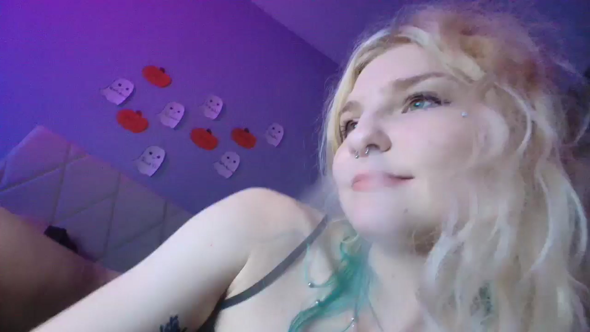 Gallery image thumbnail from DuckChan0's myfreecams stream on, 09/27/2025, 01:29 image 2 of 20