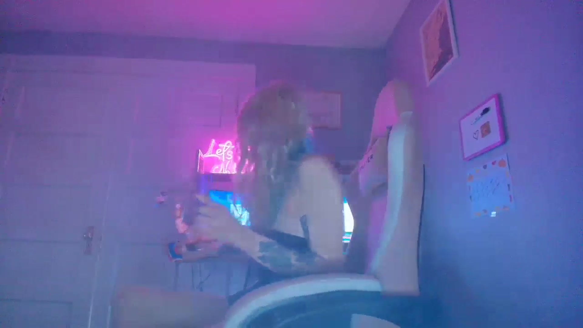 Gallery image thumbnail from DuckChan0's myfreecams stream on, 09/27/2025, 17:53 image 15 of 20