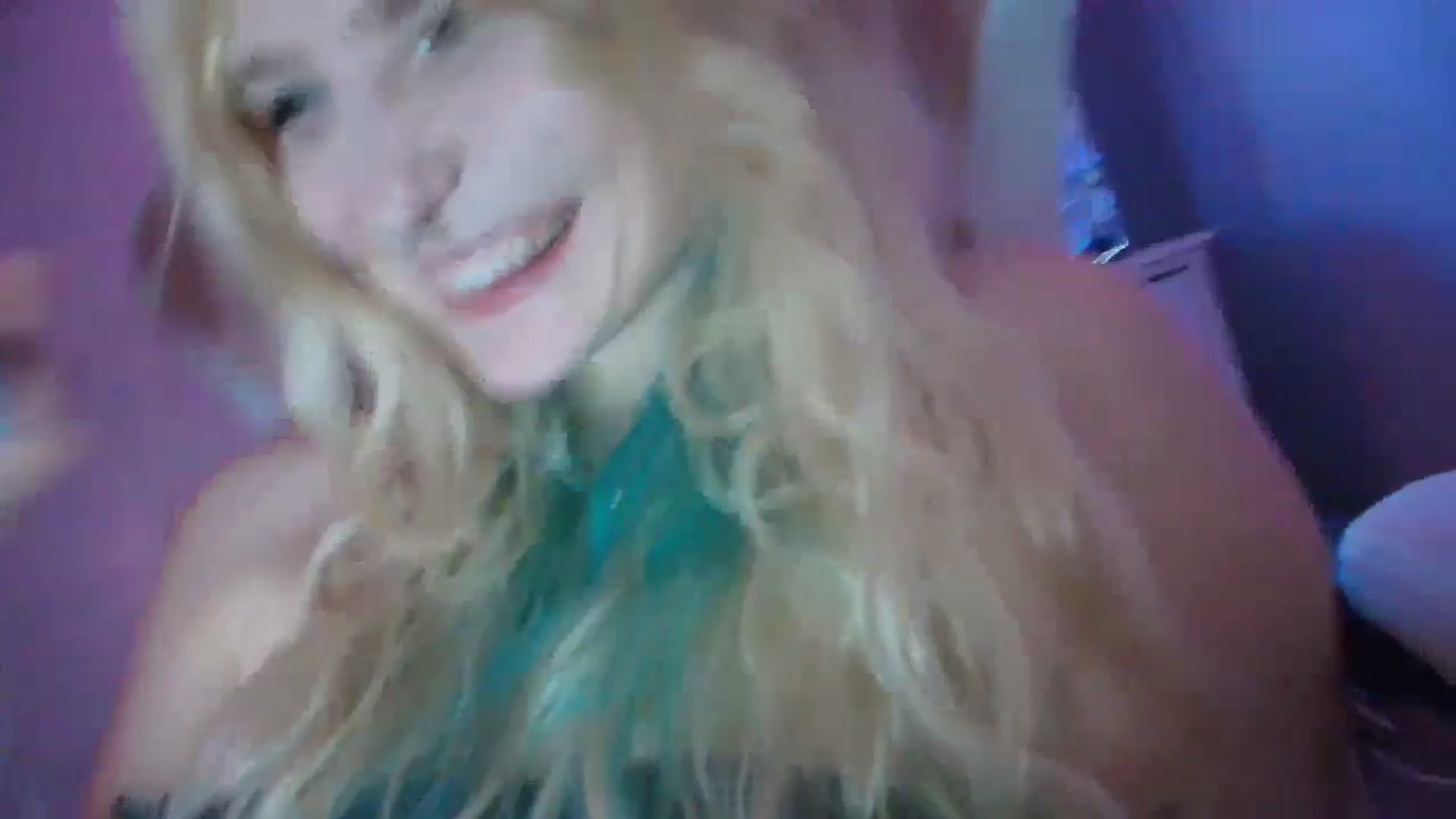 Gallery image thumbnail from DuckChan0's myfreecams stream on, 09/27/2025, 17:53 image 17 of 20