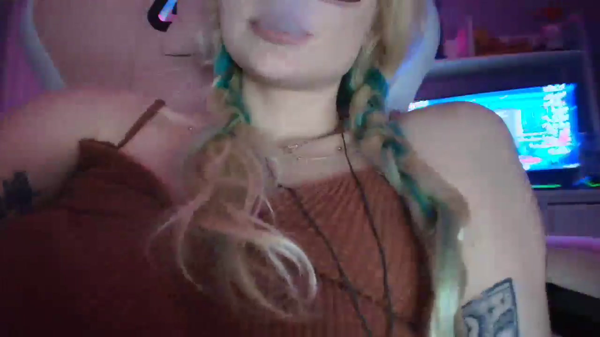 Gallery image thumbnail from DuckChan0's myfreecams stream on, 09/28/2025, 20:03 image 15 of 20
