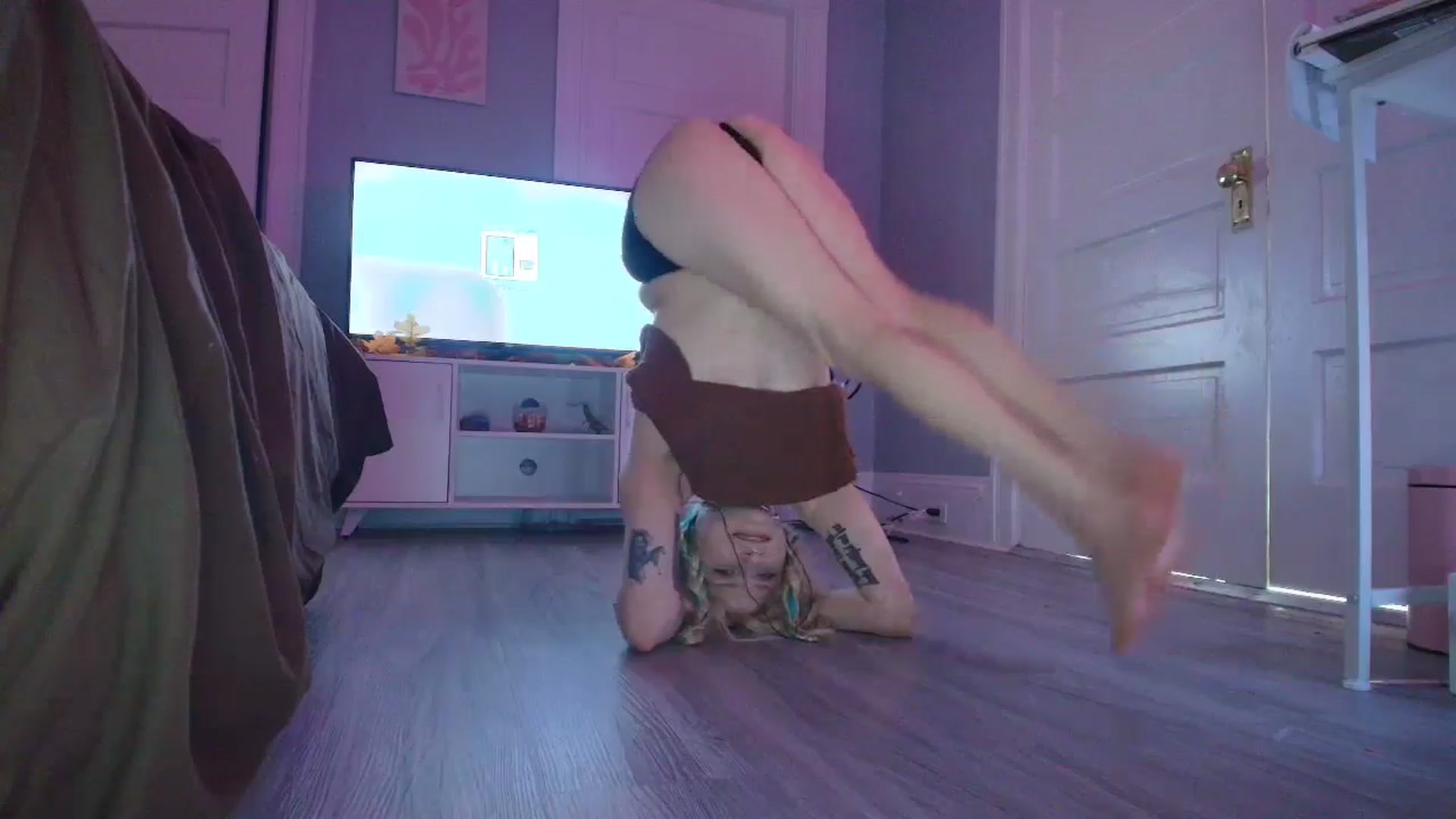 Gallery image thumbnail from DuckChan0's myfreecams stream on, 09/28/2025, 20:03 image 7 of 20