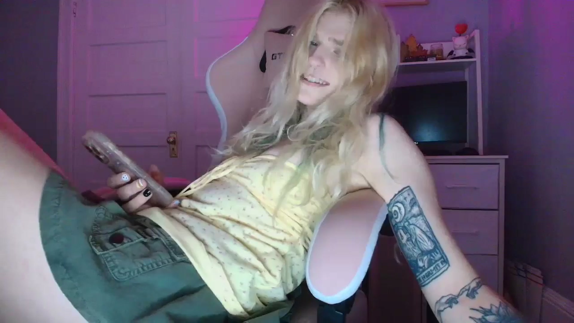 Gallery image thumbnail from DuckChan0's myfreecams stream on, 09/29/2025, 17:27 image 10 of 20