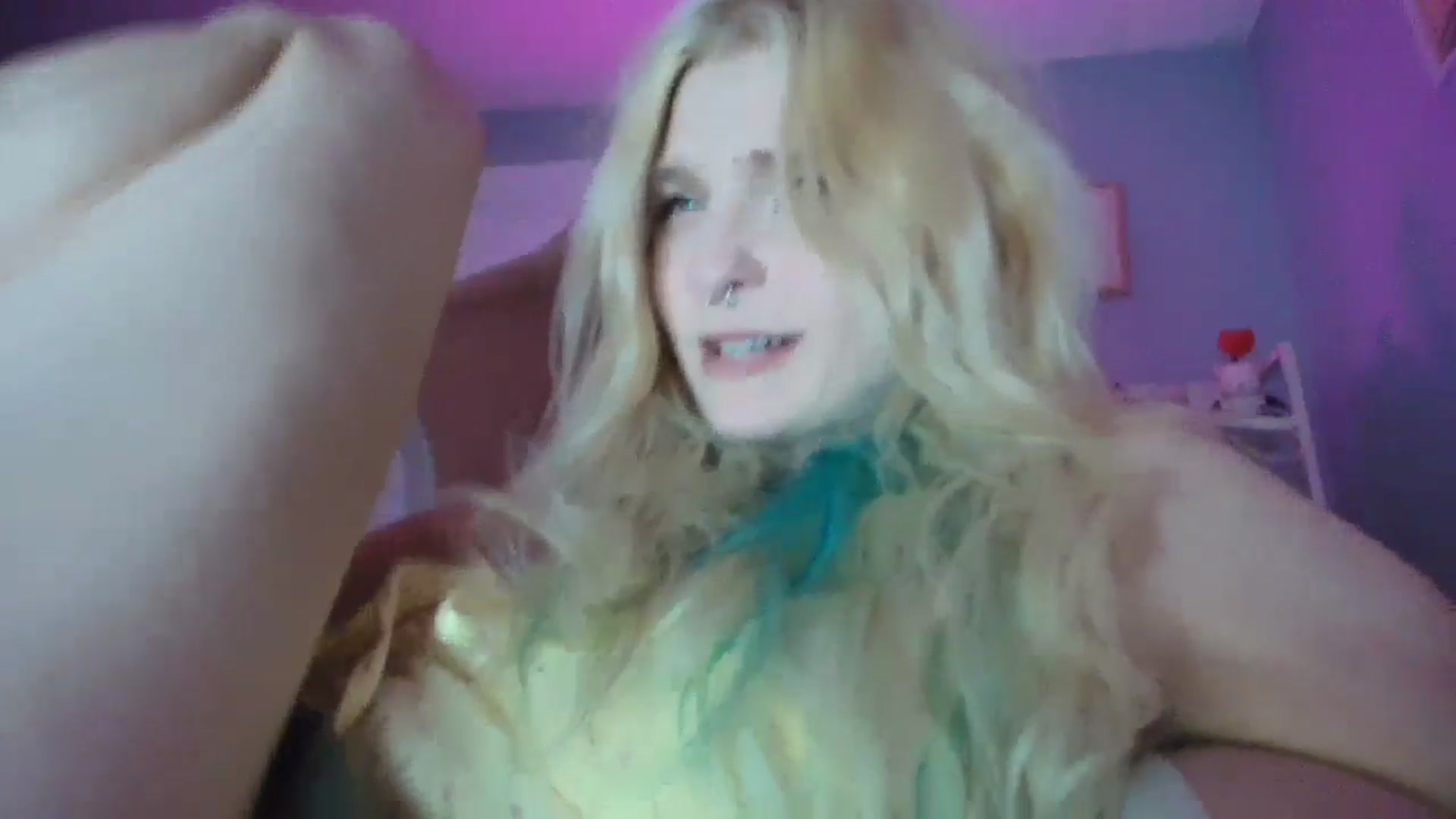 Gallery image thumbnail from DuckChan0's myfreecams stream on, 09/29/2025, 18:40 image 20 of 20