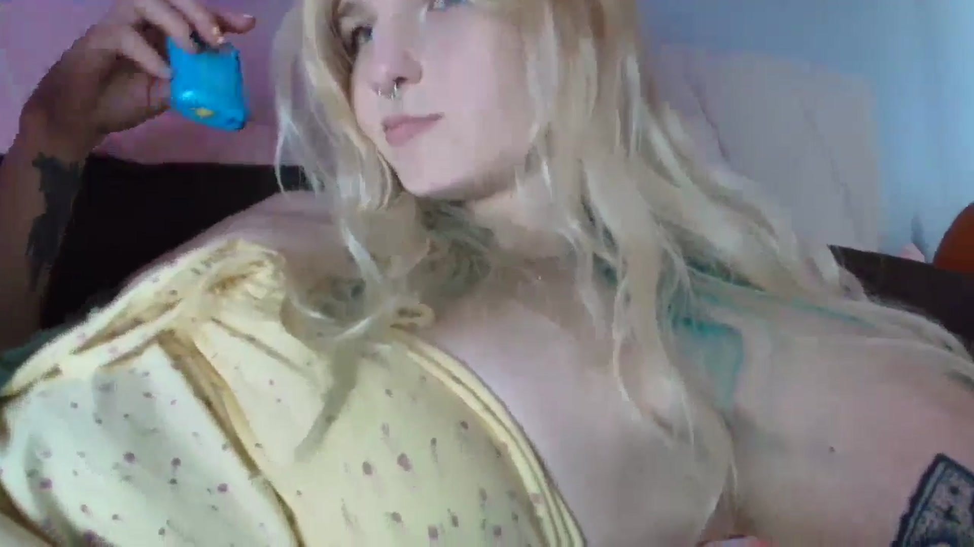 Gallery image thumbnail from DuckChan0's myfreecams stream on, 09/29/2025, 18:40 image 13 of 20