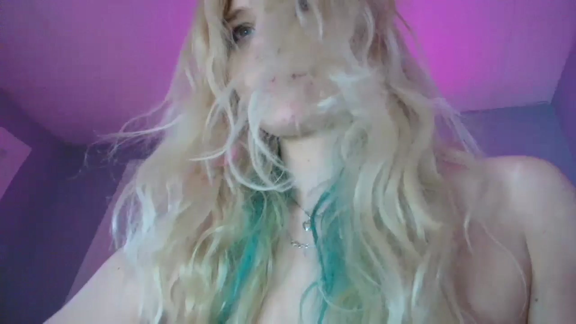 Gallery image thumbnail from DuckChan0's myfreecams stream on, 09/29/2025, 19:00 image 17 of 20