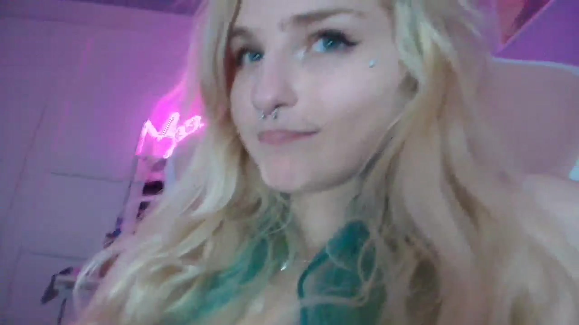 Gallery image thumbnail from DuckChan0's myfreecams stream on, 09/29/2025, 19:00 image 18 of 20