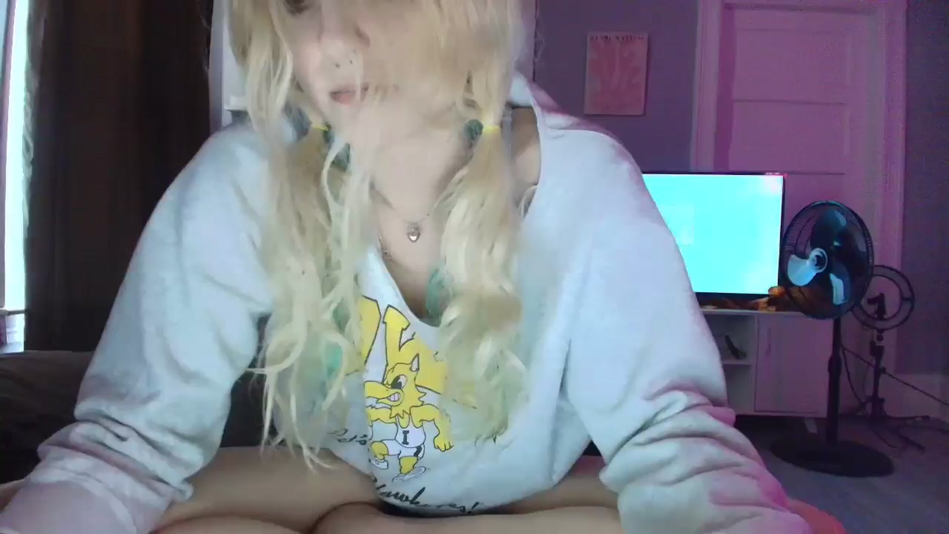 Gallery image thumbnail from DuckChan0's myfreecams stream on, 09/30/2025, 17:19 image 14 of 20
