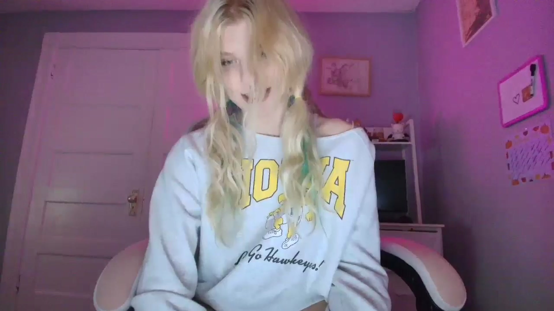 Gallery image thumbnail from DuckChan0's myfreecams stream on, 09/30/2025, 17:19 image 20 of 20