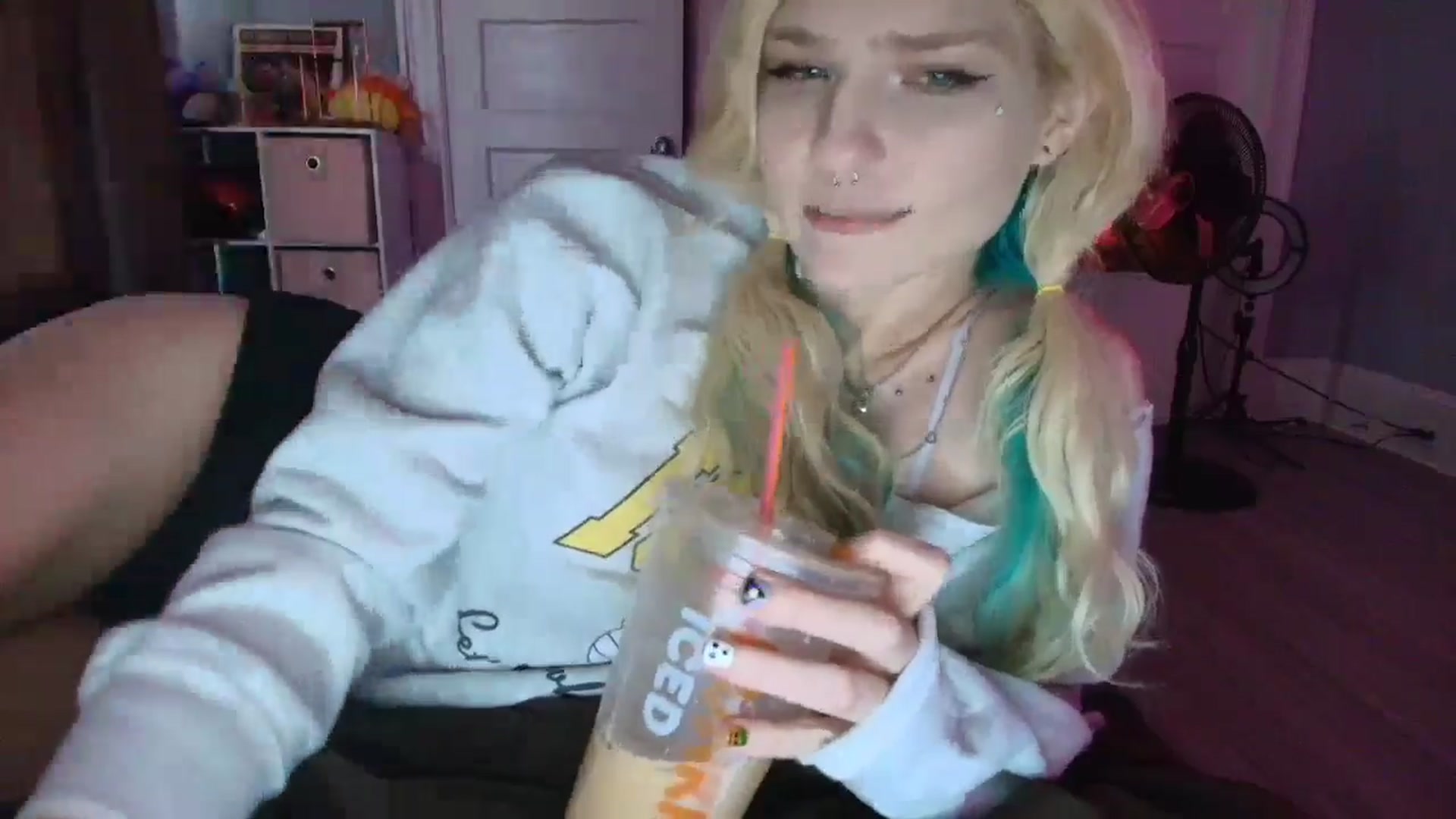 Gallery image thumbnail from DuckChan0's myfreecams stream on, 09/30/2025, 17:19 image 5 of 20