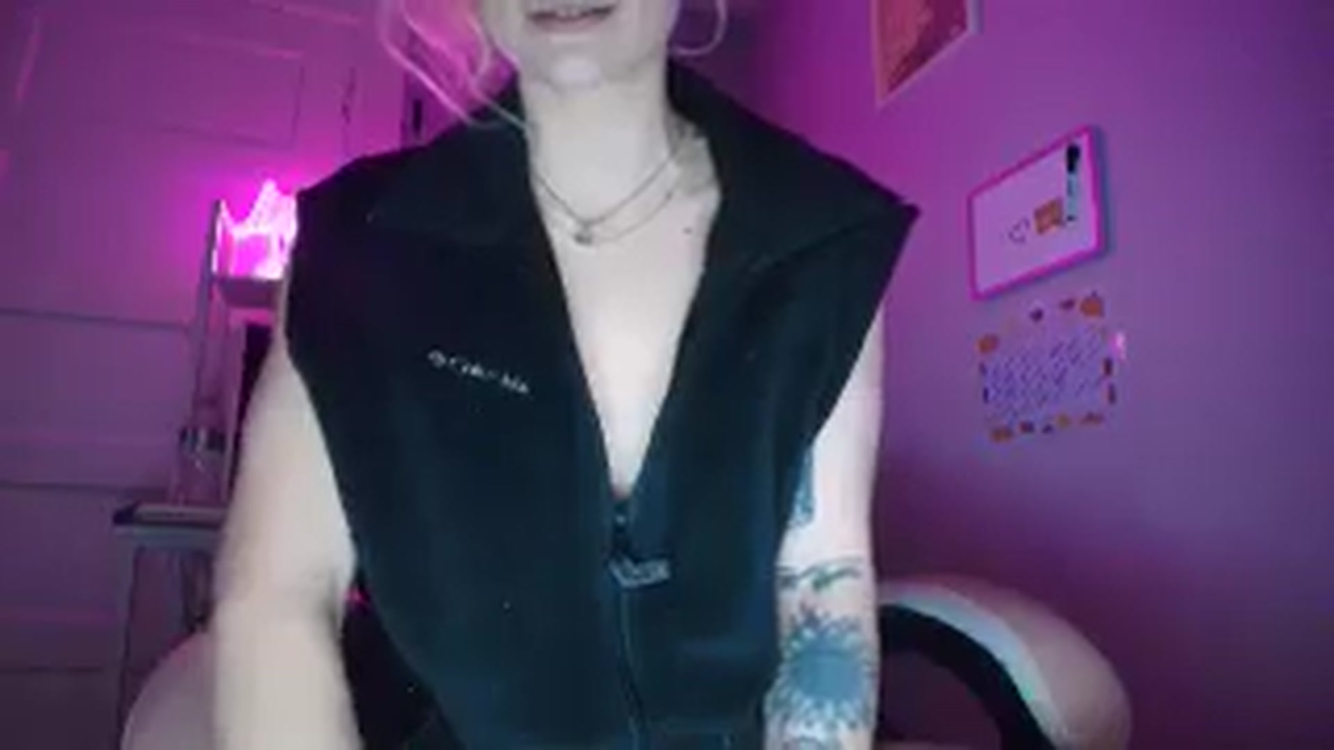 Gallery image thumbnail from DuckChan0's myfreecams stream on, 10/01/2025, 18:00 image 19 of 20
