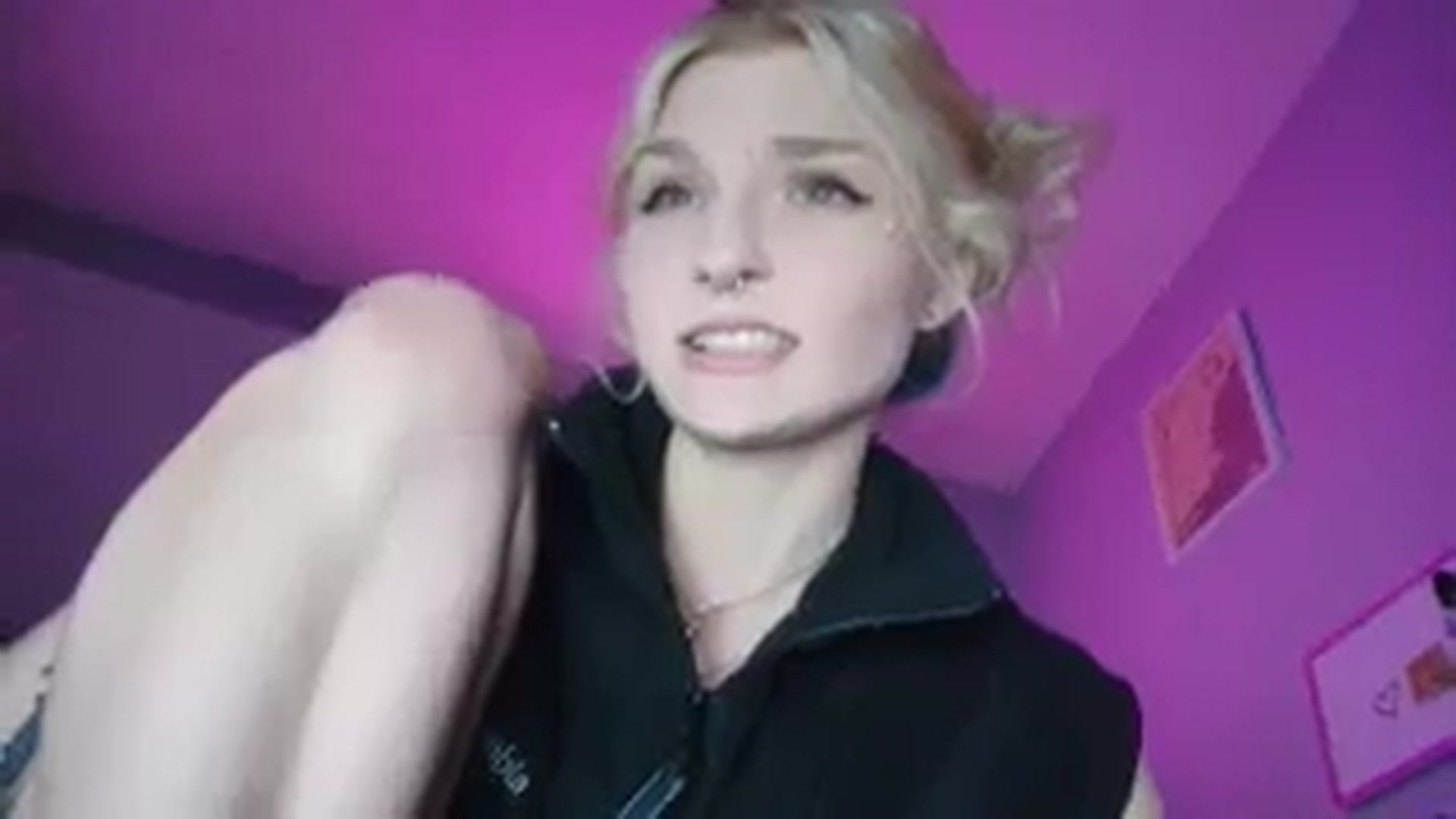 Gallery image thumbnail from DuckChan0's myfreecams stream on, 10/01/2025, 18:00 image 5 of 20