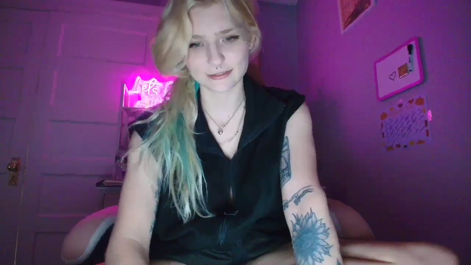 Gallery image thumbnail from DuckChan0's myfreecams stream on, 10/01/2025, 18:28 image 2 of 20