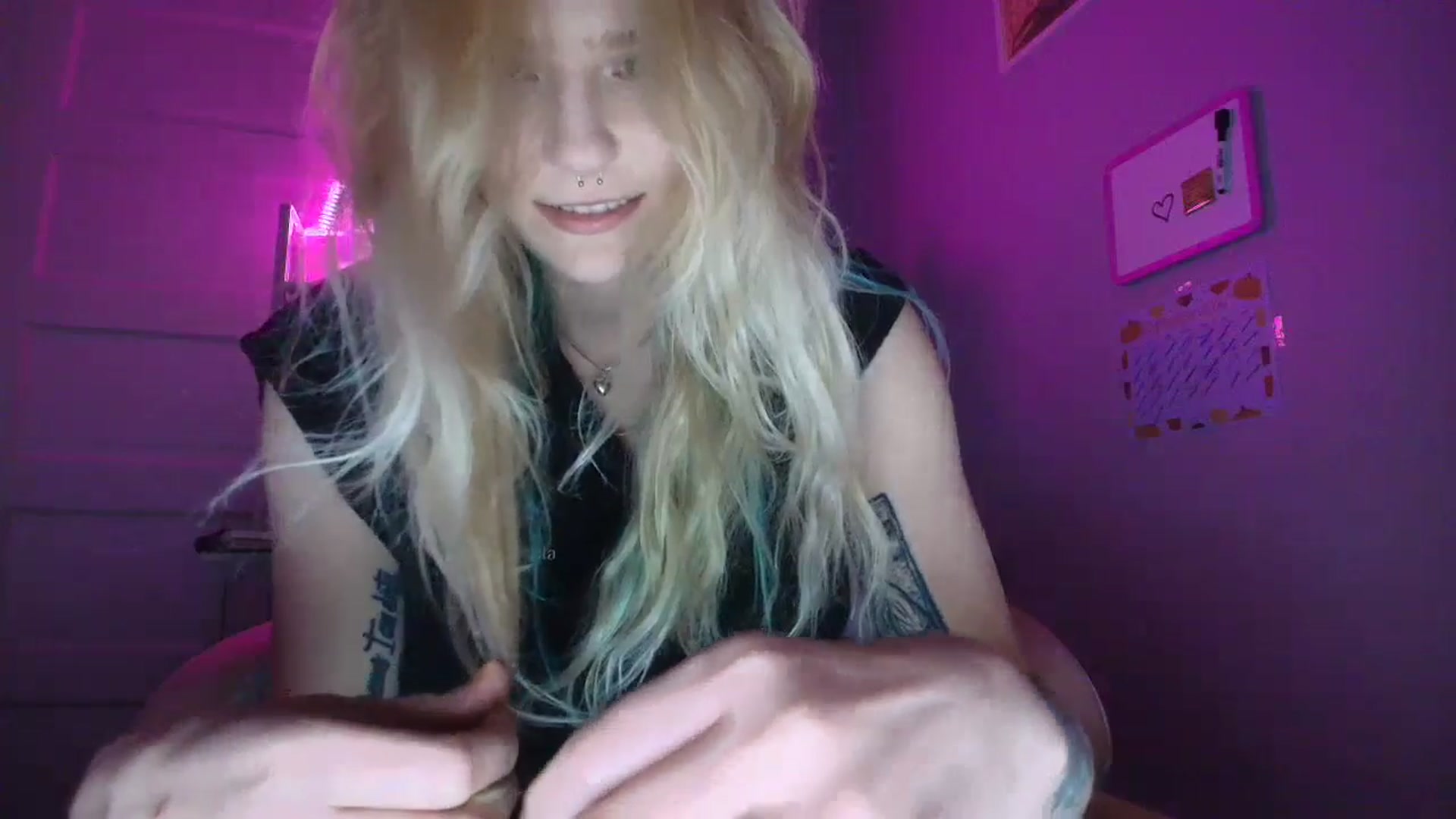 Gallery image thumbnail from DuckChan0's myfreecams stream on, 10/01/2025, 18:28 image 14 of 20
