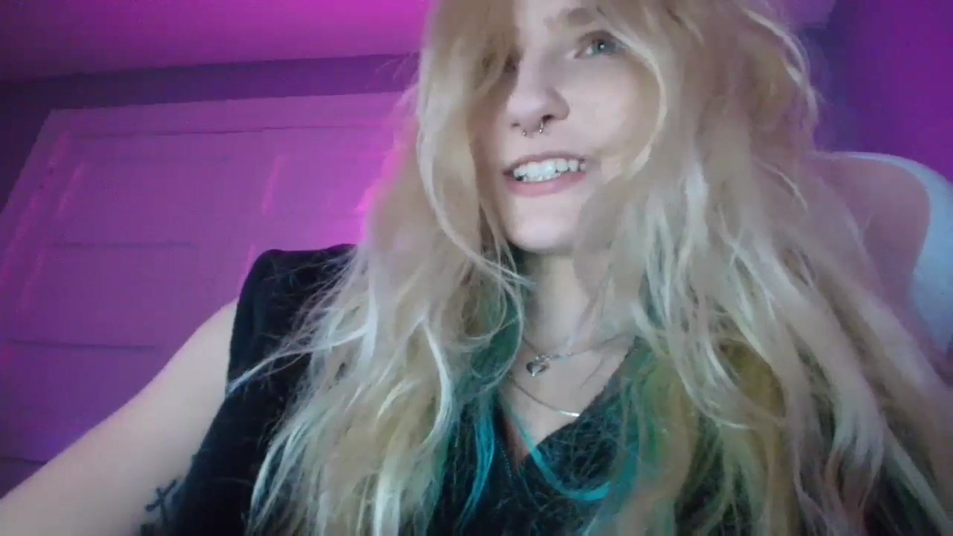 Gallery image thumbnail from DuckChan0's myfreecams stream on, 10/01/2025, 18:28 image 15 of 20