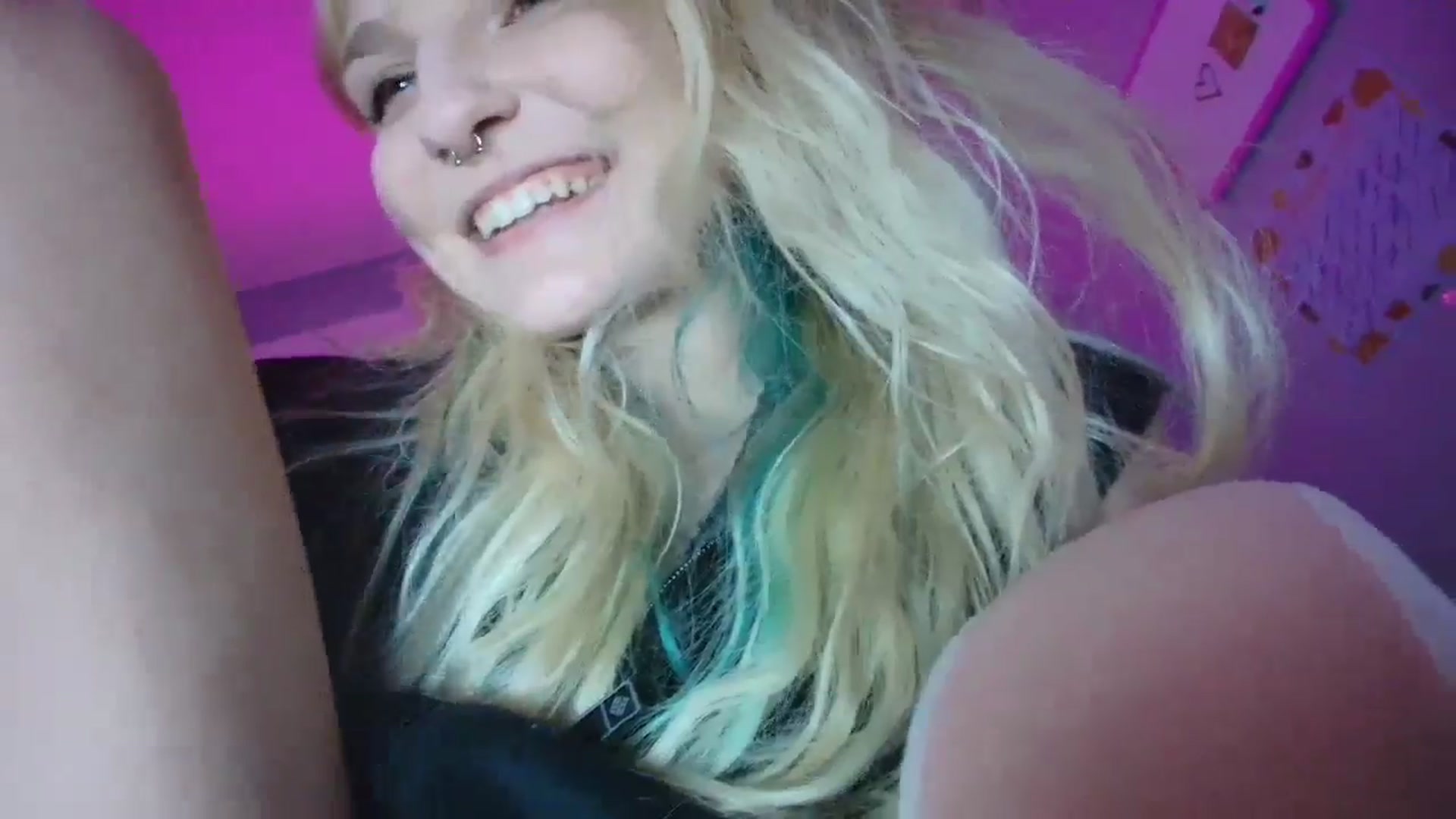 Gallery image thumbnail from DuckChan0's myfreecams stream on, 10/01/2025, 18:28 image 16 of 20