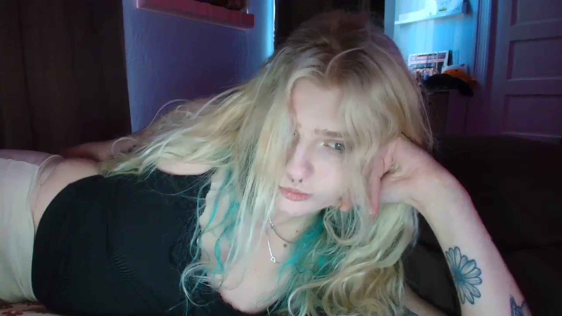 Gallery image thumbnail from DuckChan0's myfreecams stream on, 10/02/2025, 16:47 image 13 of 20