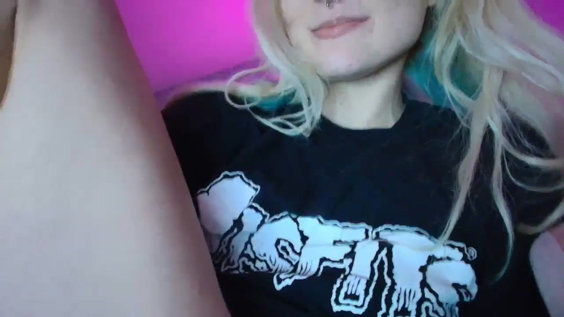 Gallery image thumbnail from DuckChan0's myfreecams stream on, 10/03/2025, 18:52 image 18 of 20