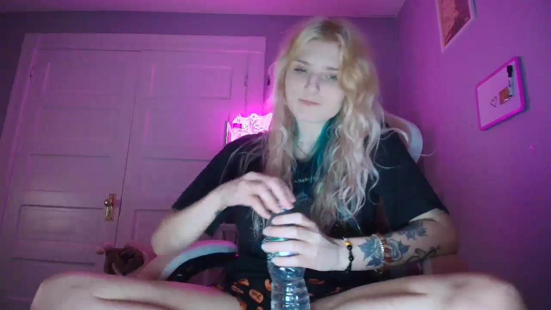 Gallery image thumbnail from DuckChan0's myfreecams stream on, 10/05/2025, 22:50 image 5 of 20