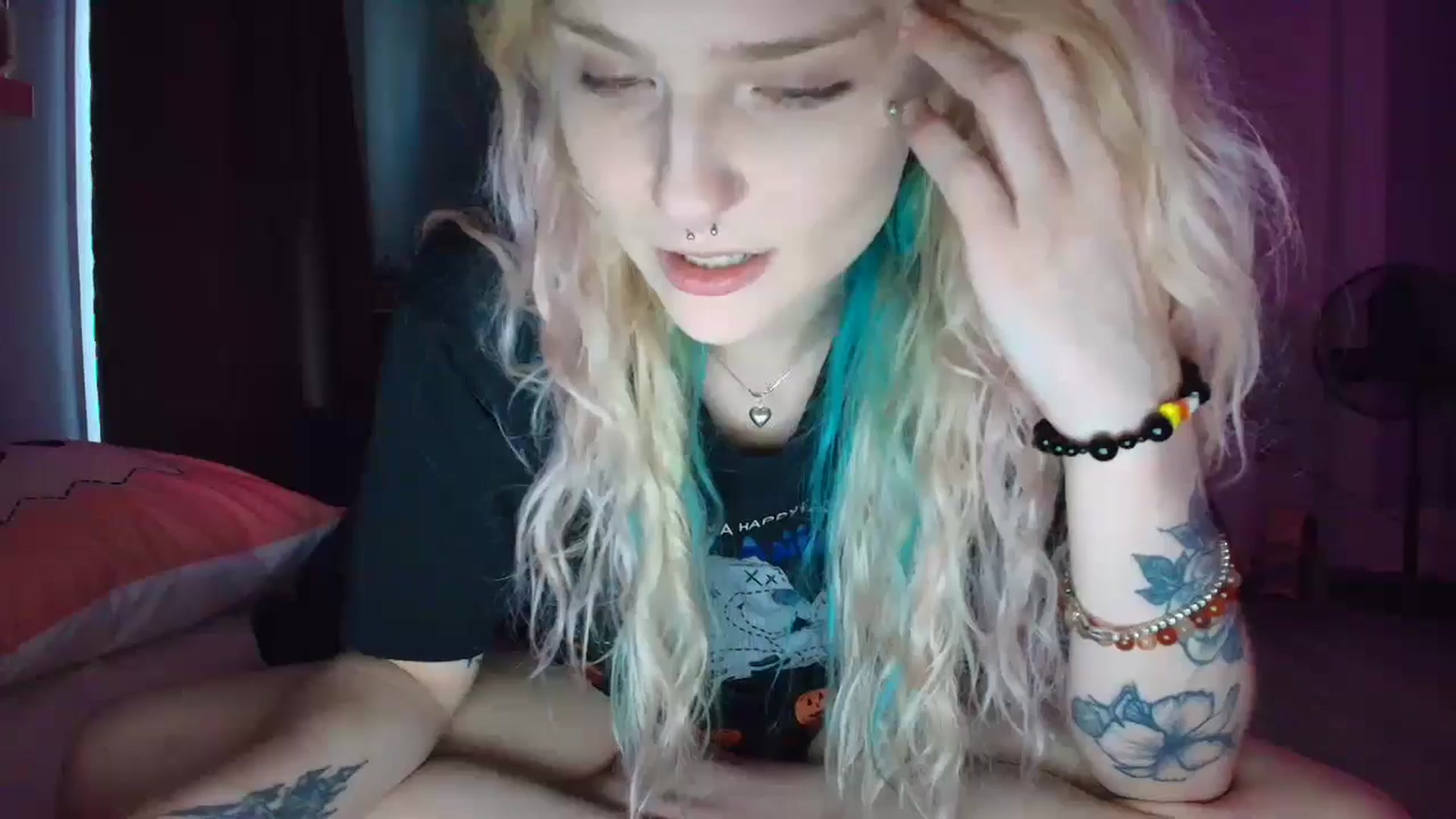 Gallery image thumbnail from DuckChan0's myfreecams stream on, 10/05/2025, 22:50 image 4 of 20