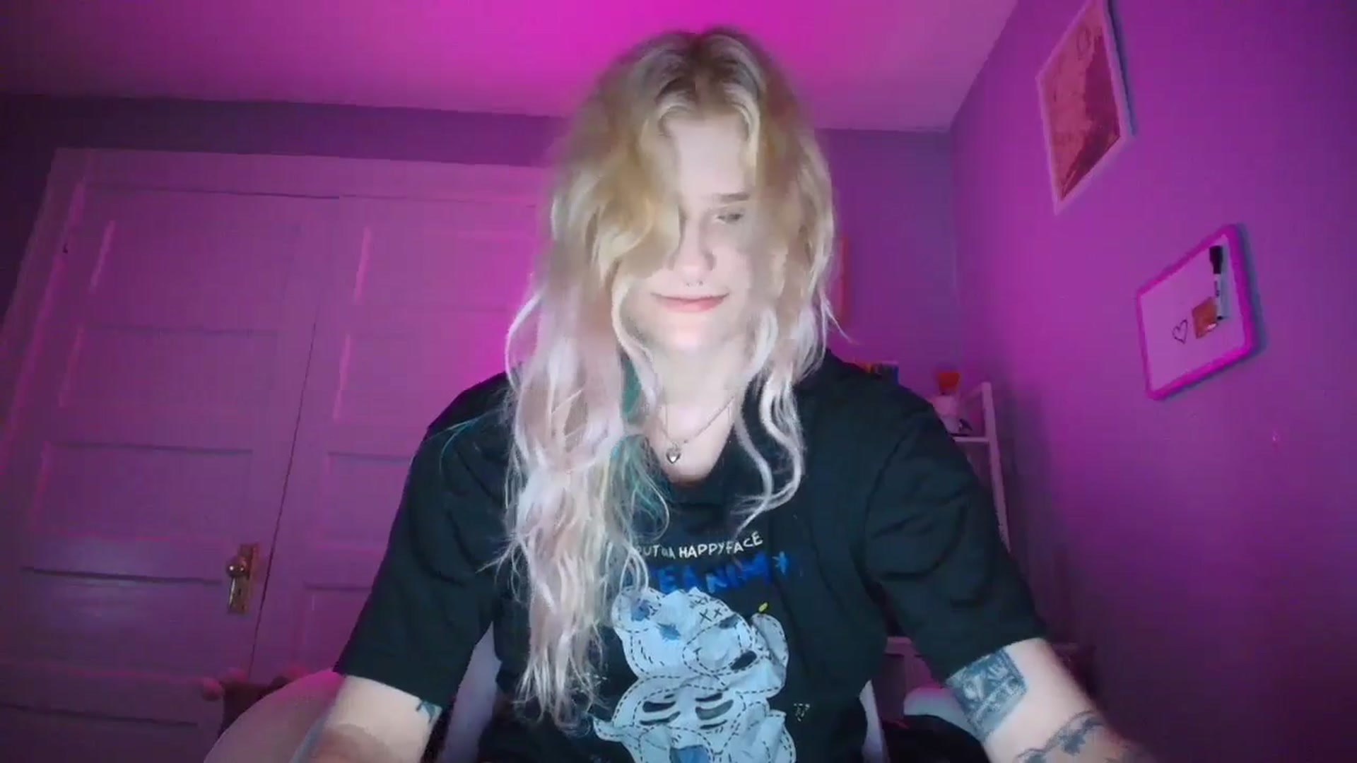 Gallery image thumbnail from DuckChan0's myfreecams stream on, 10/05/2025, 22:50 image 19 of 20