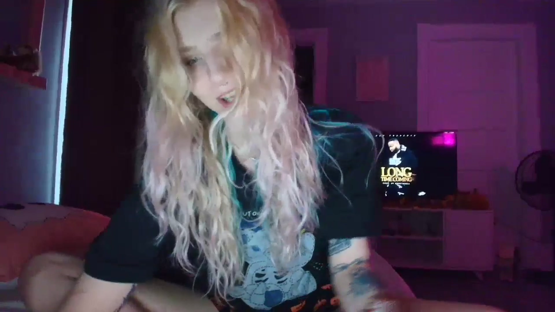 Gallery image thumbnail from DuckChan0's myfreecams stream on, 10/05/2025, 22:50 image 2 of 20