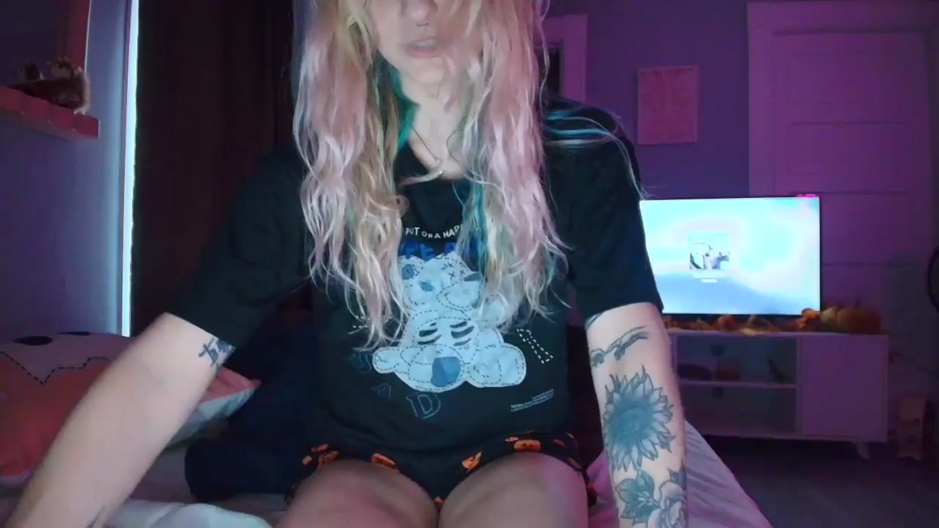 Gallery image thumbnail from DuckChan0's myfreecams stream on, 10/05/2025, 22:50 image 1 of 20