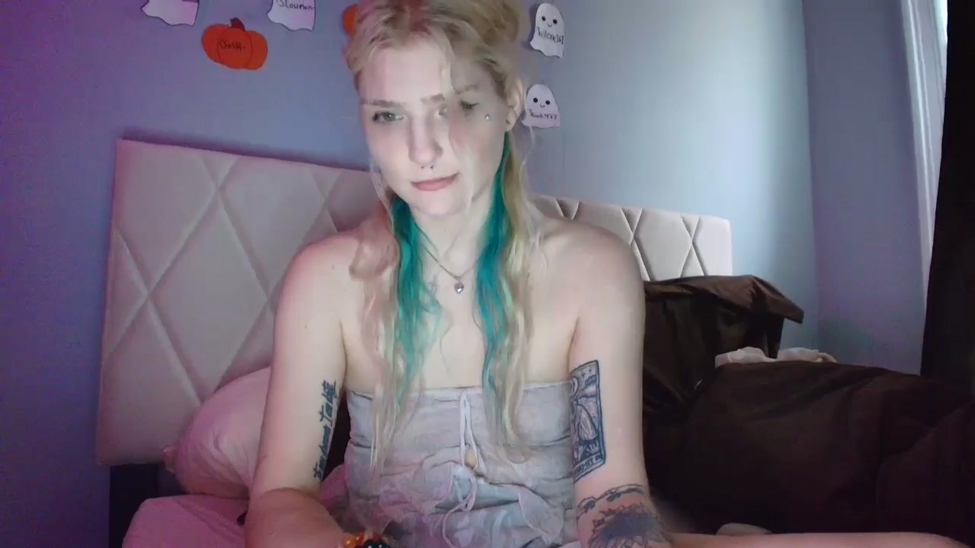 Gallery image thumbnail from DuckChan0's myfreecams stream on, 10/08/2025, 16:34 image 10 of 20