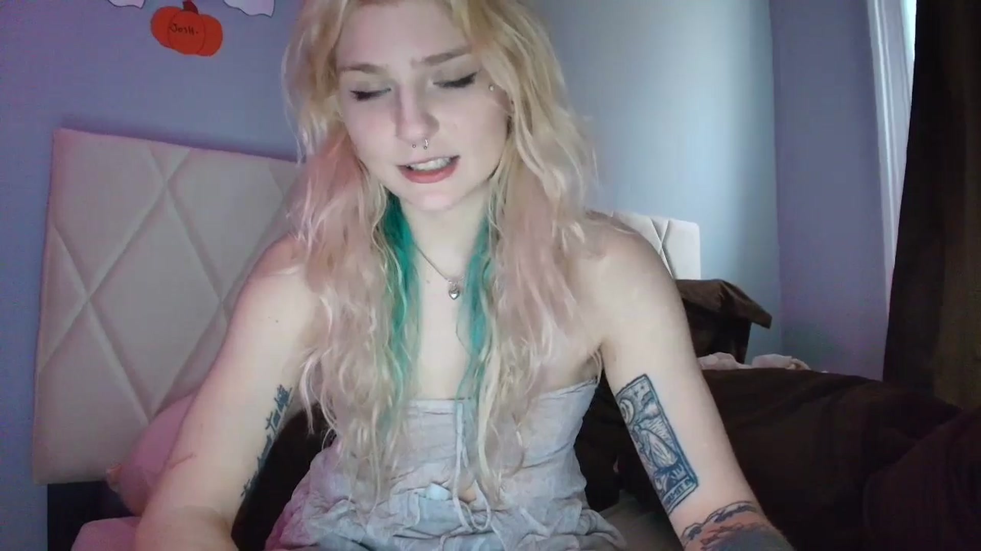 Gallery image thumbnail from DuckChan0's myfreecams stream on, 10/08/2025, 16:34 image 4 of 20