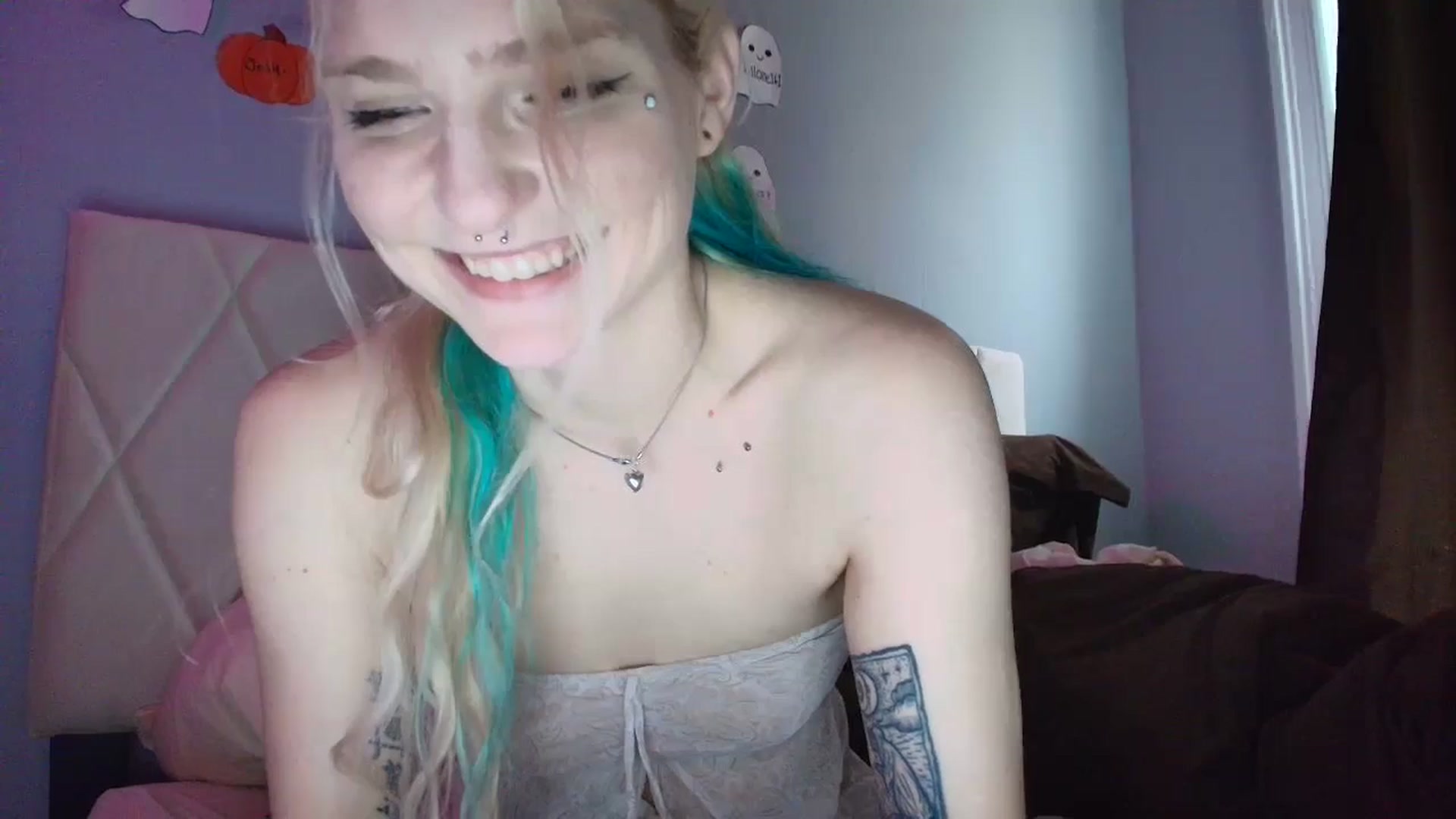Gallery image thumbnail from DuckChan0's myfreecams stream on, 10/08/2025, 16:34 image 9 of 20