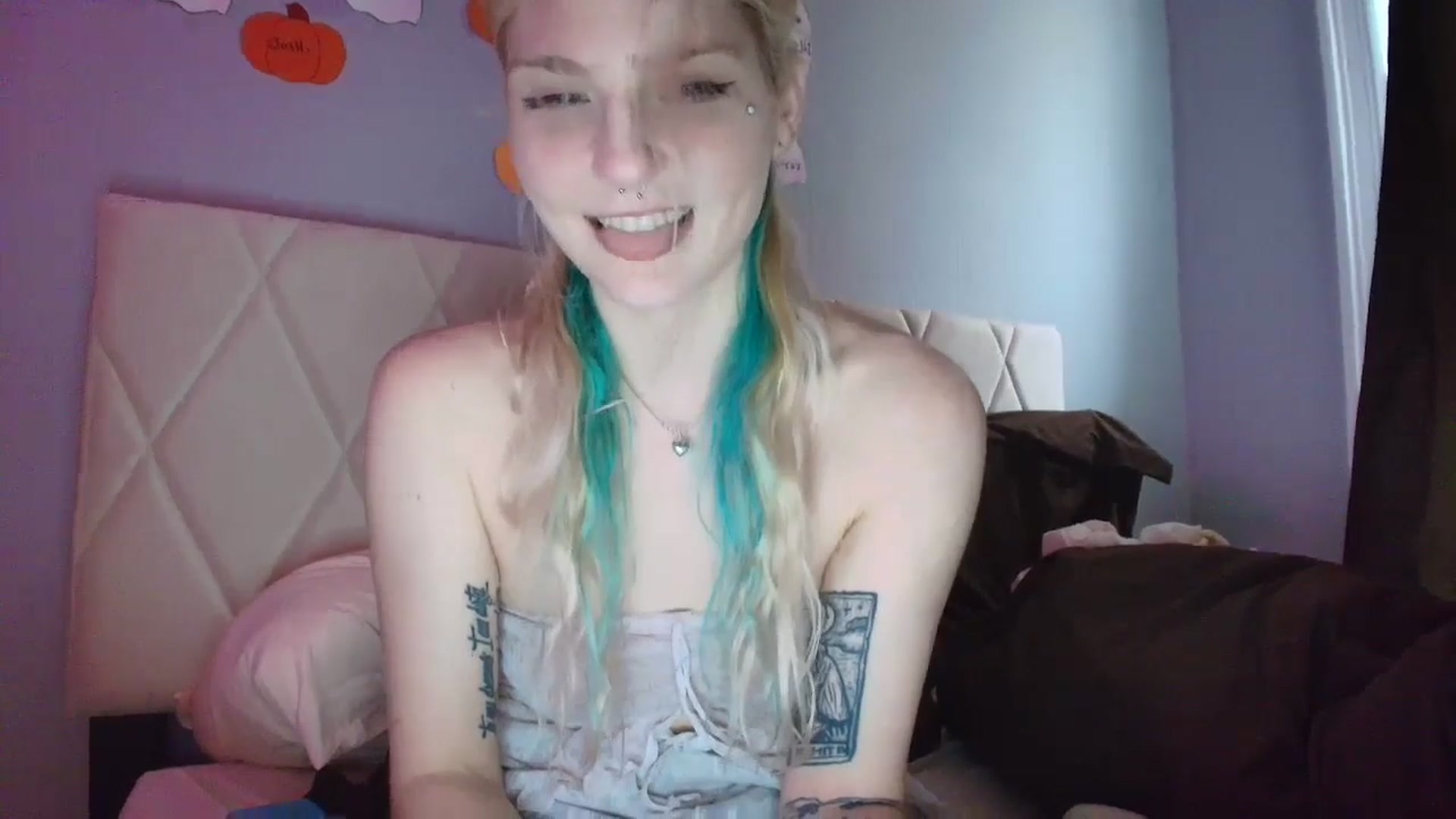 Gallery image thumbnail from DuckChan0's myfreecams stream on, 10/08/2025, 16:34 image 7 of 20