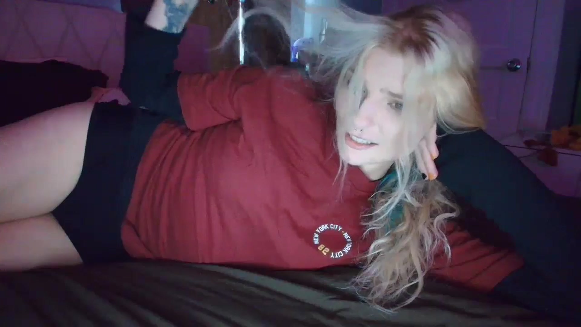 Gallery image thumbnail from DuckChan0's myfreecams stream on, 10/09/2025, 15:55 image 9 of 20