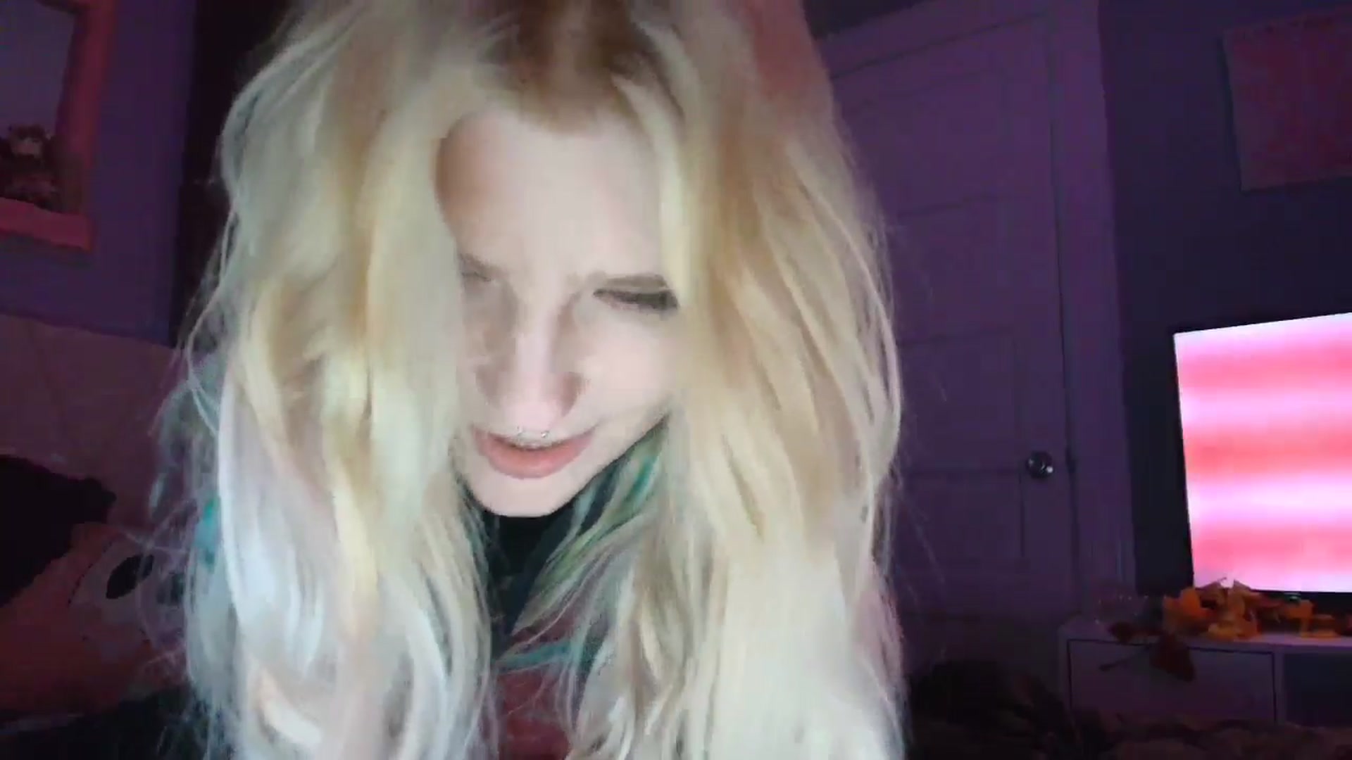 Gallery image thumbnail from DuckChan0's myfreecams stream on, 10/09/2025, 17:00 image 11 of 20