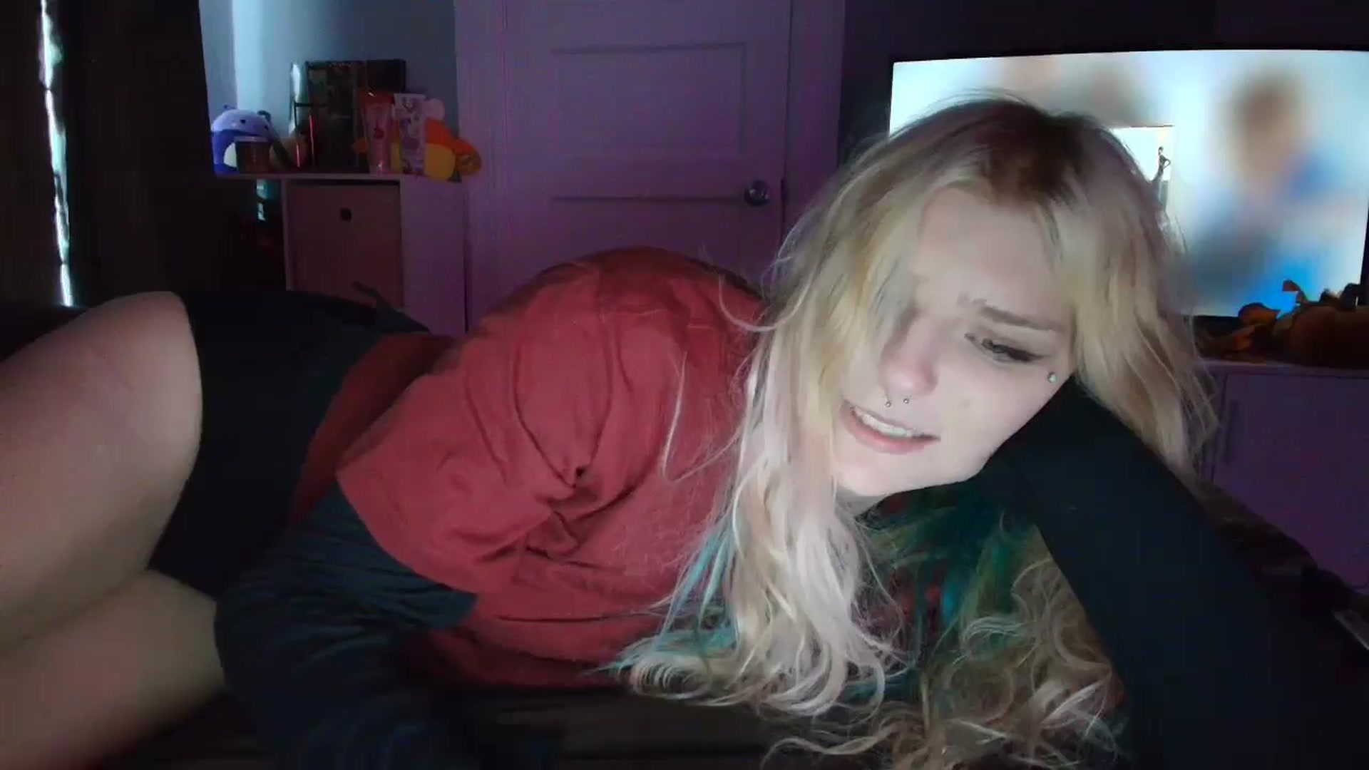 Gallery image thumbnail from DuckChan0's myfreecams stream on, 10/09/2025, 17:00 image 20 of 20