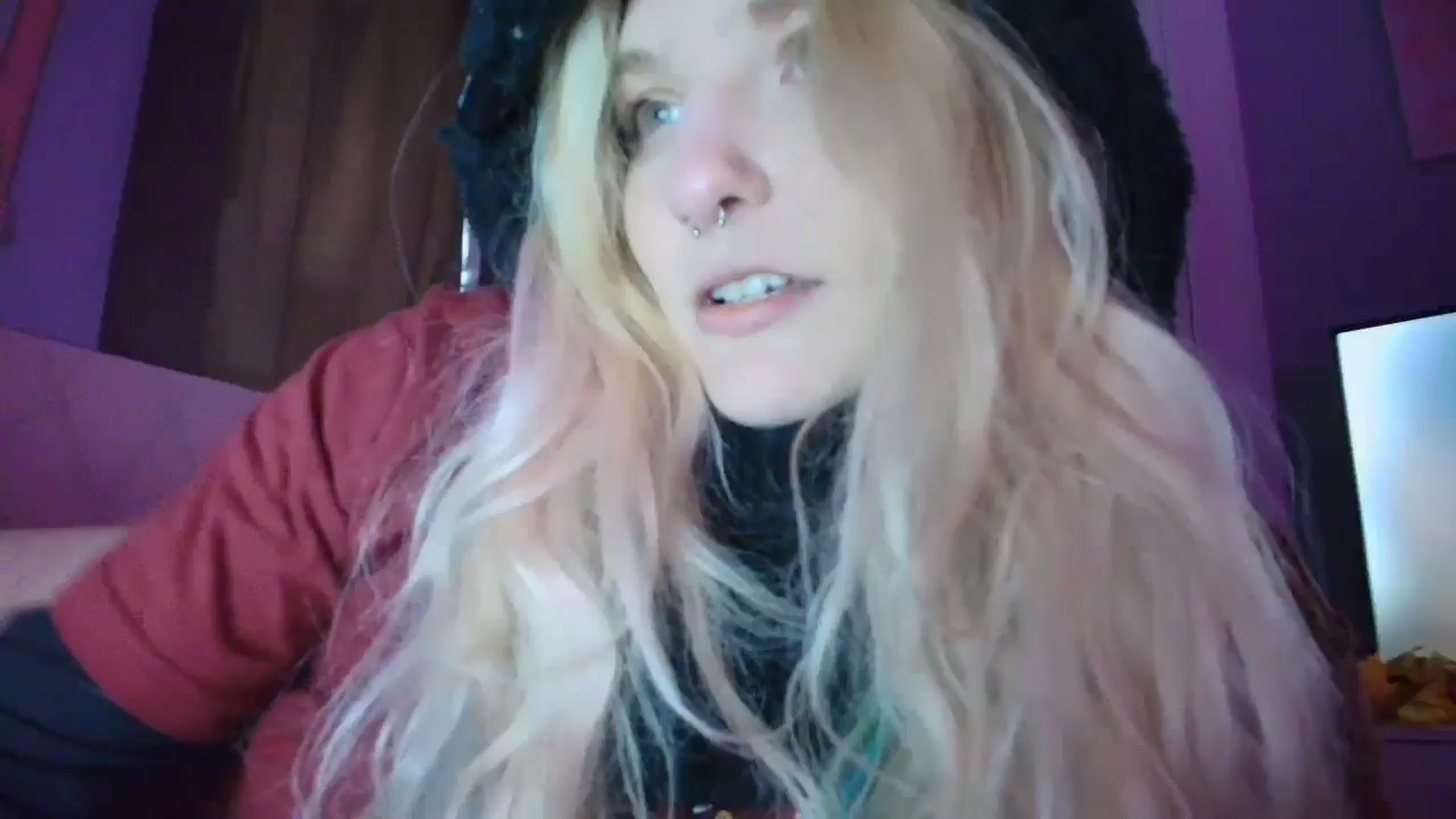 Gallery image thumbnail from DuckChan0's myfreecams stream on, 10/09/2025, 17:00 image 15 of 20