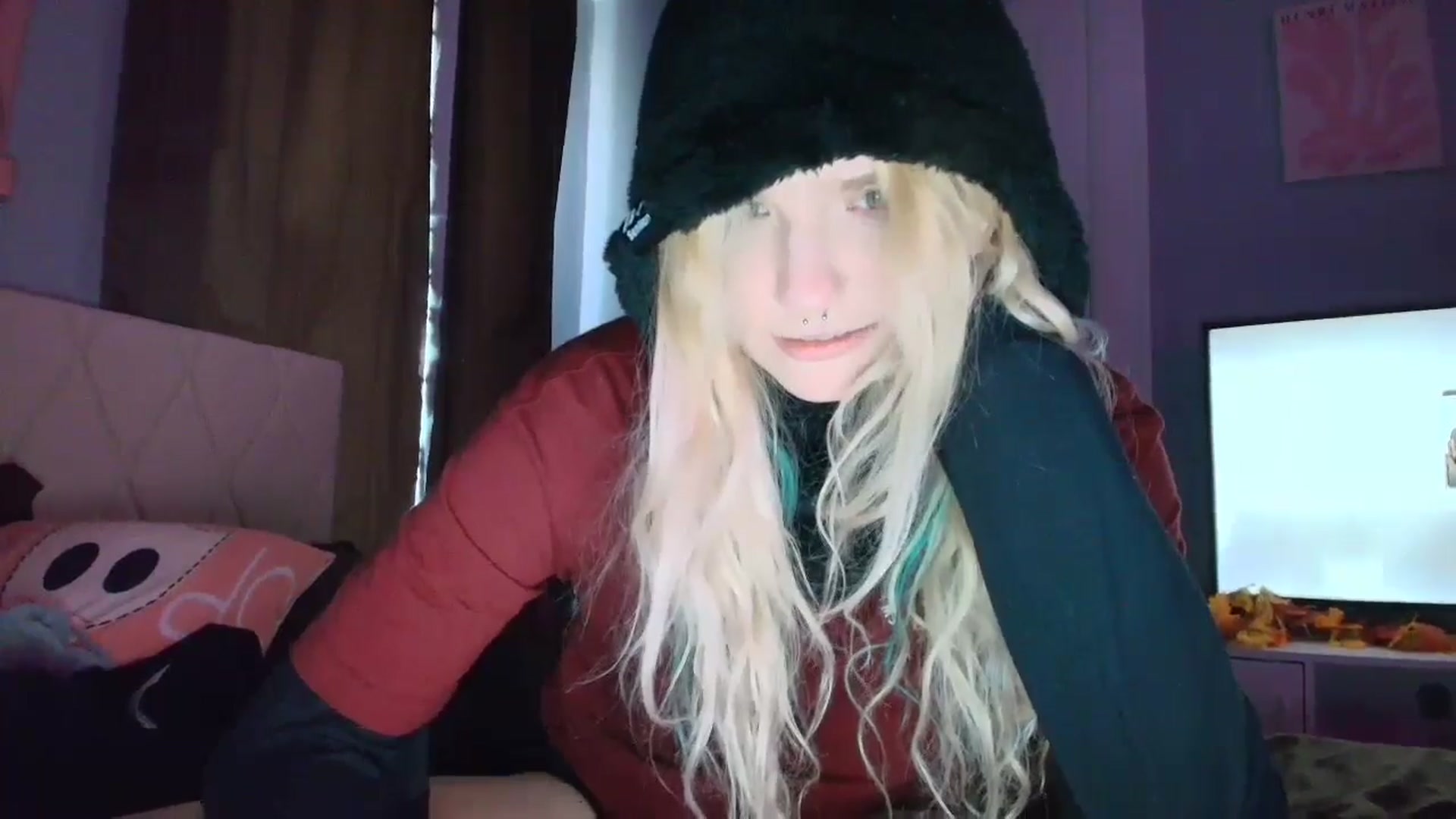 Gallery image thumbnail from DuckChan0's myfreecams stream on, 10/09/2025, 17:00 image 16 of 20