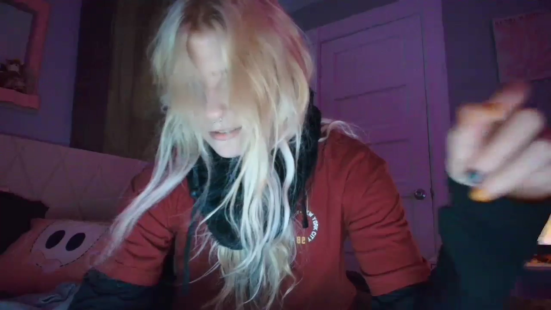 Gallery image thumbnail from DuckChan0's myfreecams stream on, 10/09/2025, 17:00 image 10 of 20