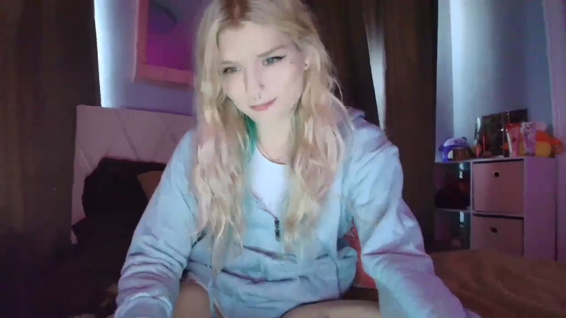Gallery image thumbnail from DuckChan0's myfreecams stream on, 10/10/2025, 17:13 image 3 of 20
