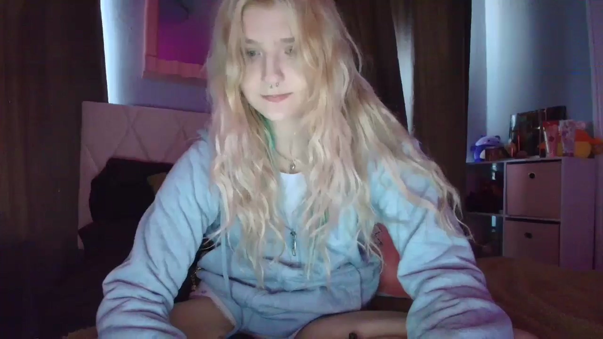 Gallery image thumbnail from DuckChan0's myfreecams stream on, 10/10/2025, 17:13 image 4 of 20