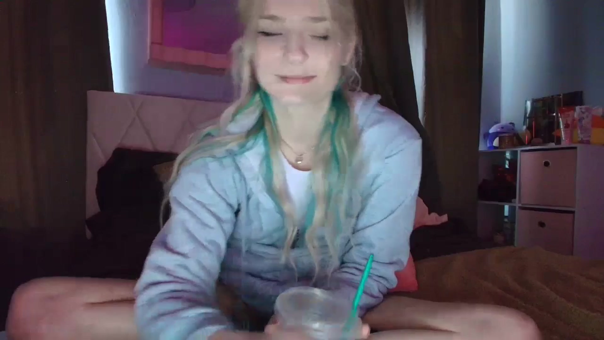 Gallery image thumbnail from DuckChan0's myfreecams stream on, 10/10/2025, 17:13 image 10 of 20