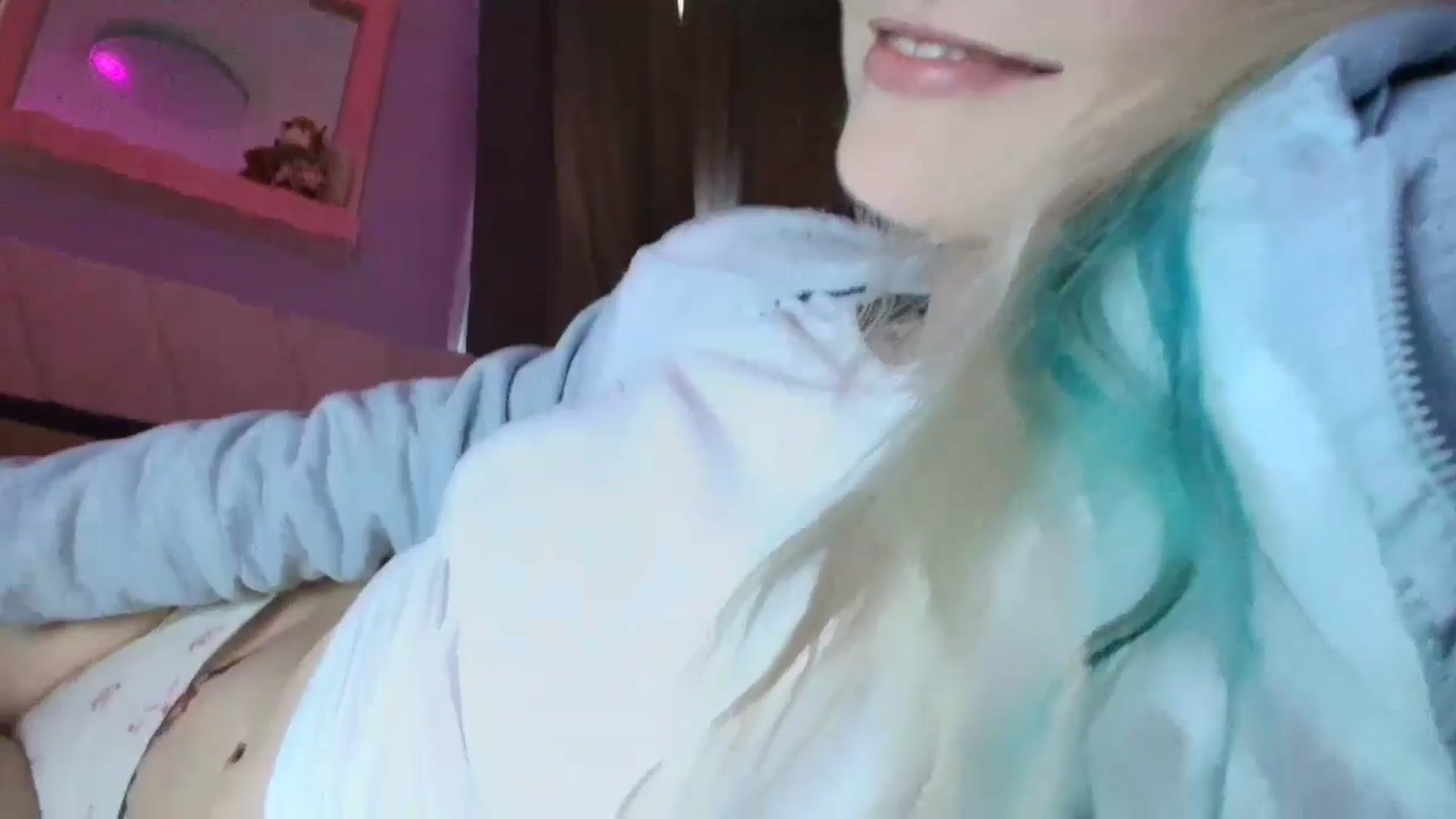 Gallery image thumbnail from DuckChan0's myfreecams stream on, 10/10/2025, 18:44 image 5 of 20