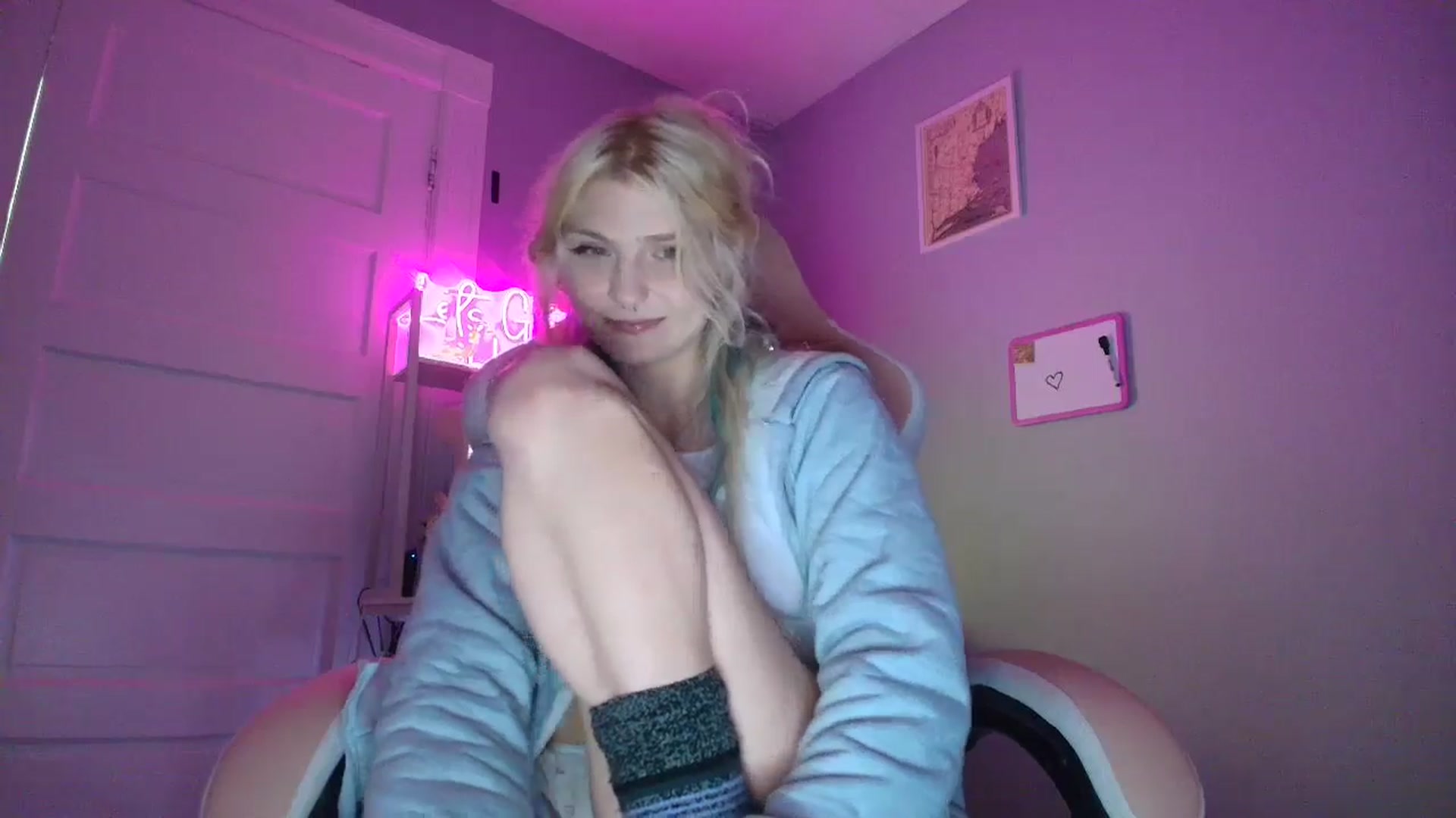 Gallery image thumbnail from DuckChan0's myfreecams stream on, 10/10/2025, 18:44 image 19 of 20