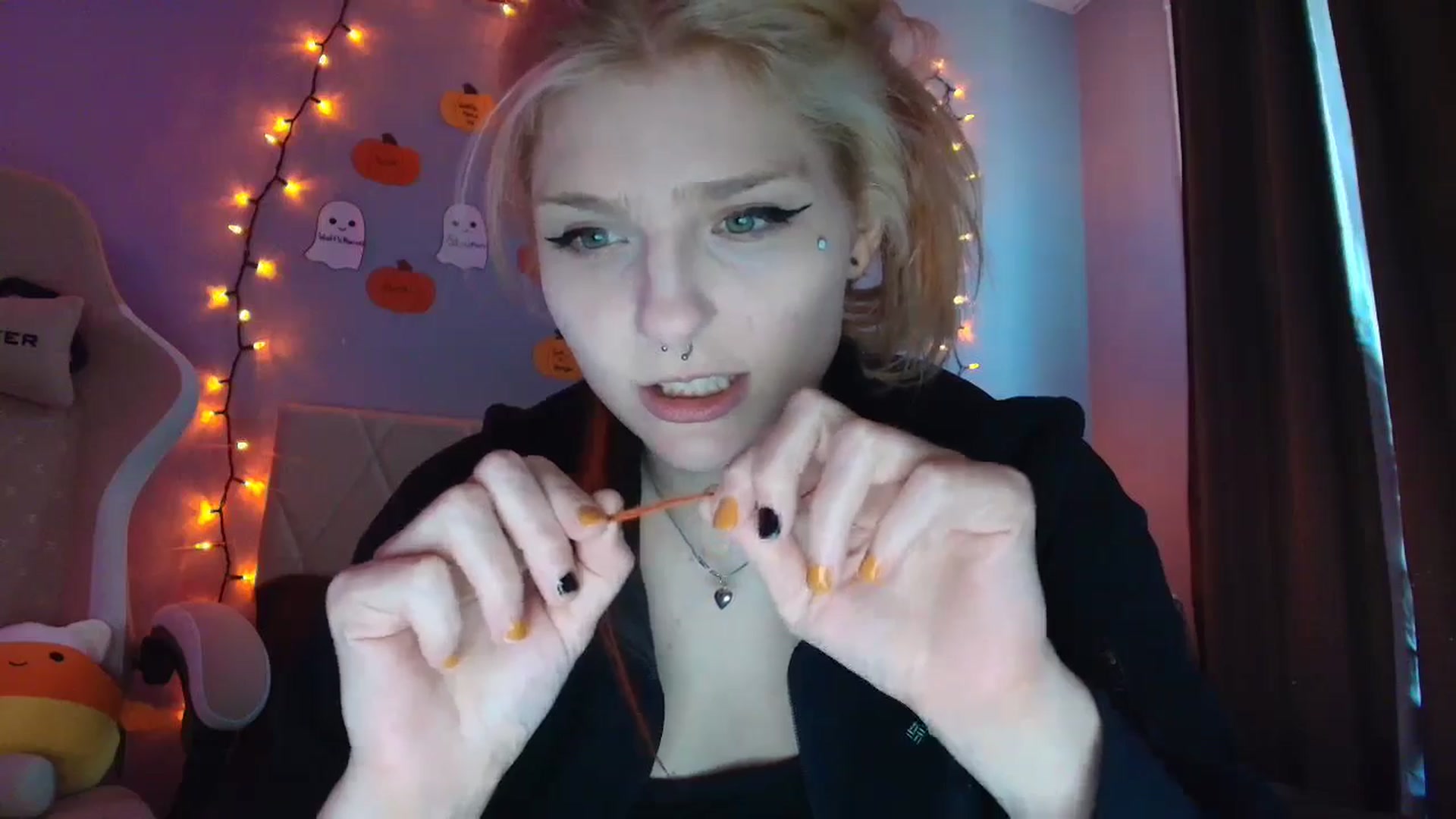 Gallery image thumbnail from DuckChan0's myfreecams stream on, 10/11/2025, 20:24 image 2 of 20