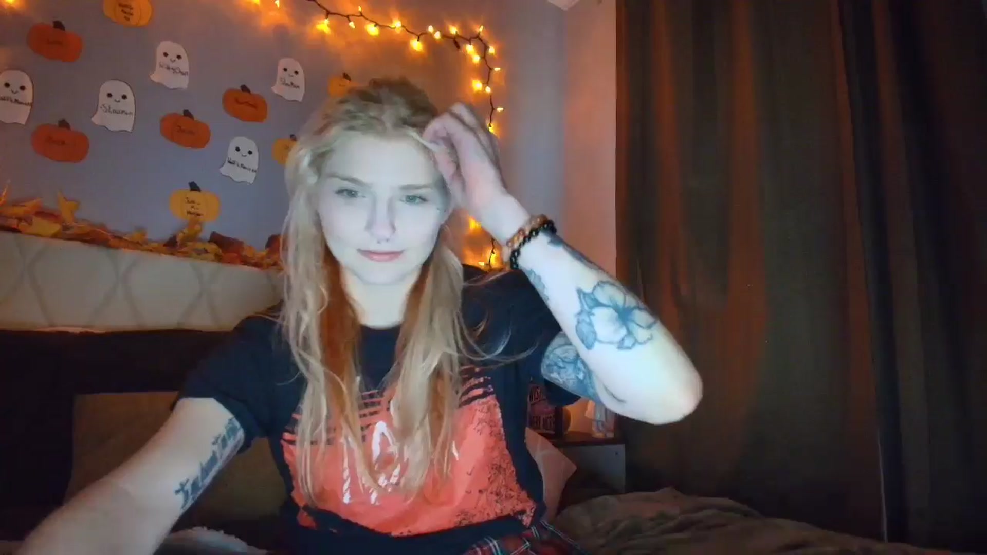 Gallery image thumbnail from DuckChan0's myfreecams stream on, 10/12/2025, 20:56 image 12 of 20