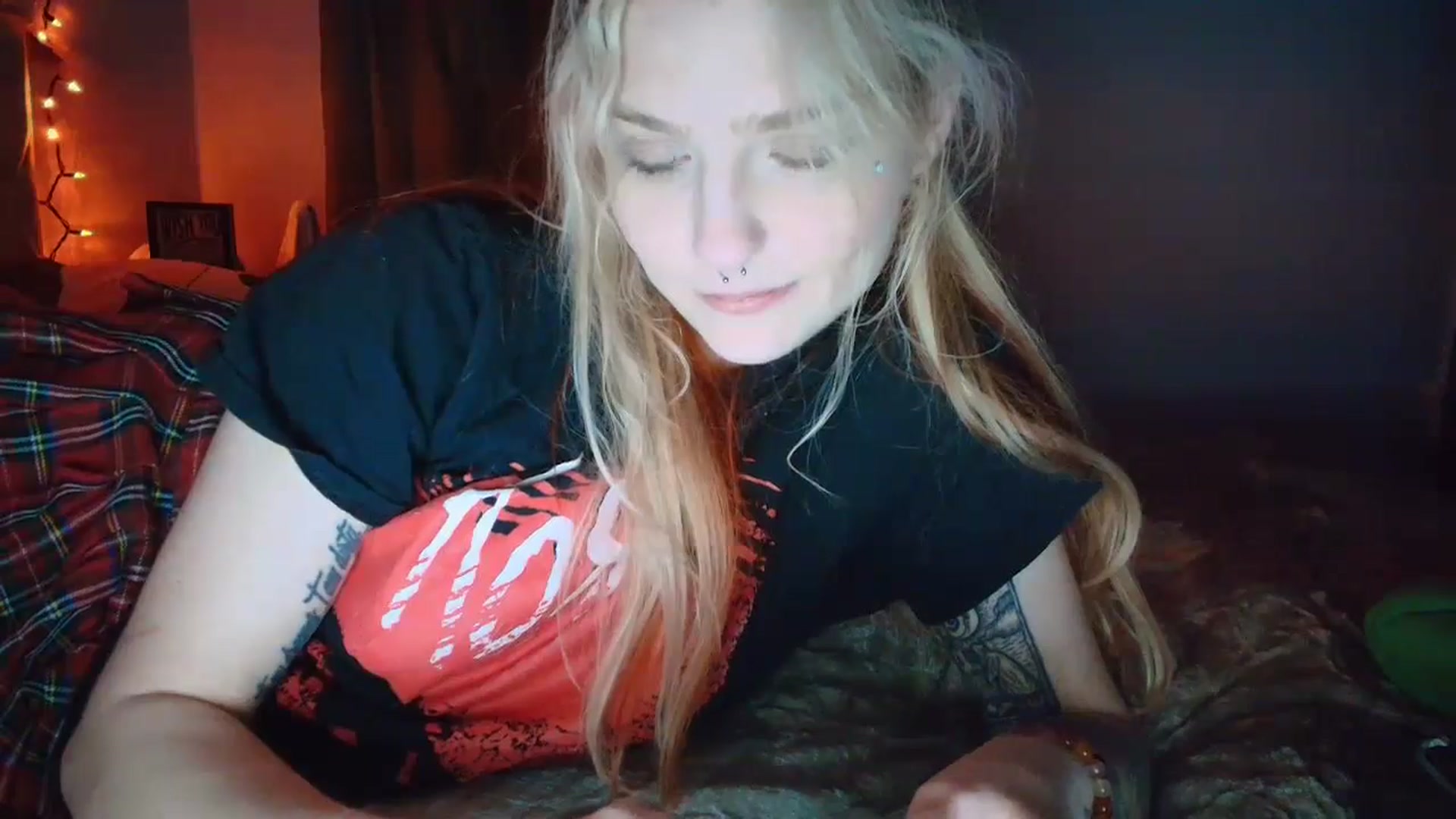 Gallery image thumbnail from DuckChan0's myfreecams stream on, 10/12/2025, 23:03 image 11 of 20