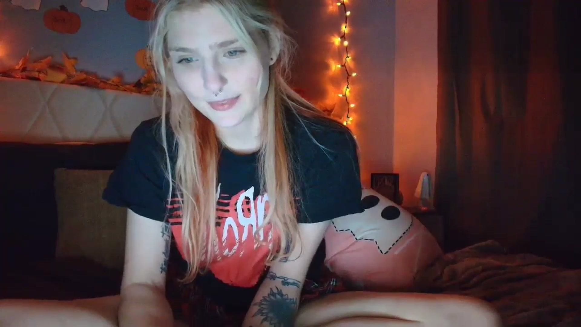 Gallery image thumbnail from DuckChan0's myfreecams stream on, 10/12/2025, 23:03 image 7 of 20