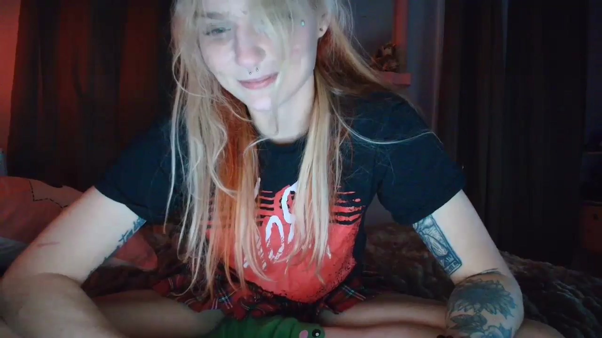 Gallery image thumbnail from DuckChan0's myfreecams stream on, 10/12/2025, 23:03 image 19 of 20