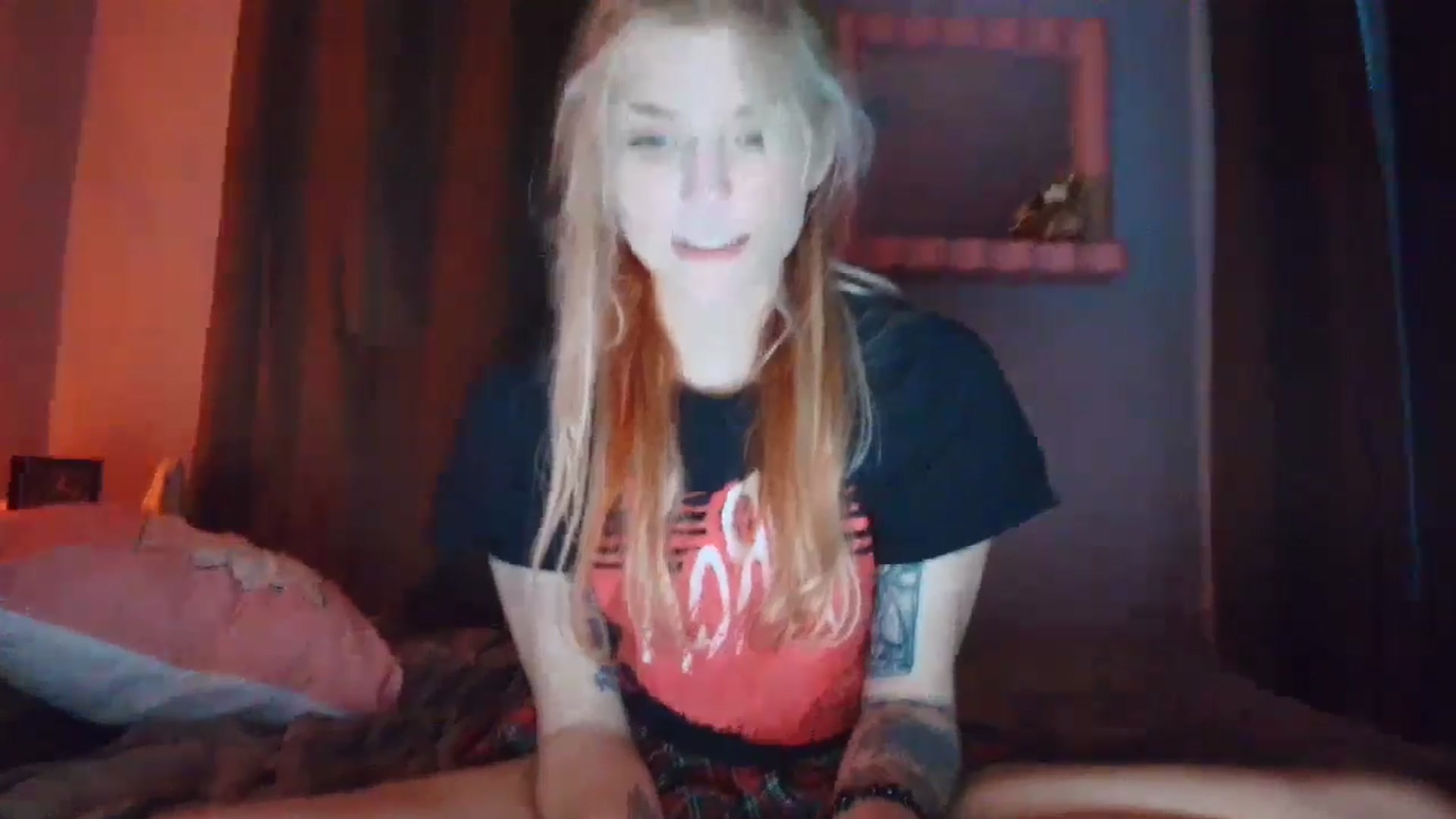 Gallery image thumbnail from DuckChan0's myfreecams stream on, 10/12/2025, 23:03 image 14 of 20